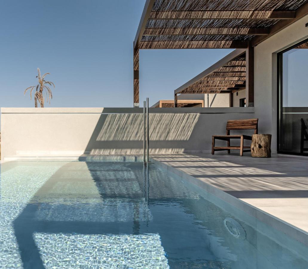 Aku With Private Pools Aparthotel